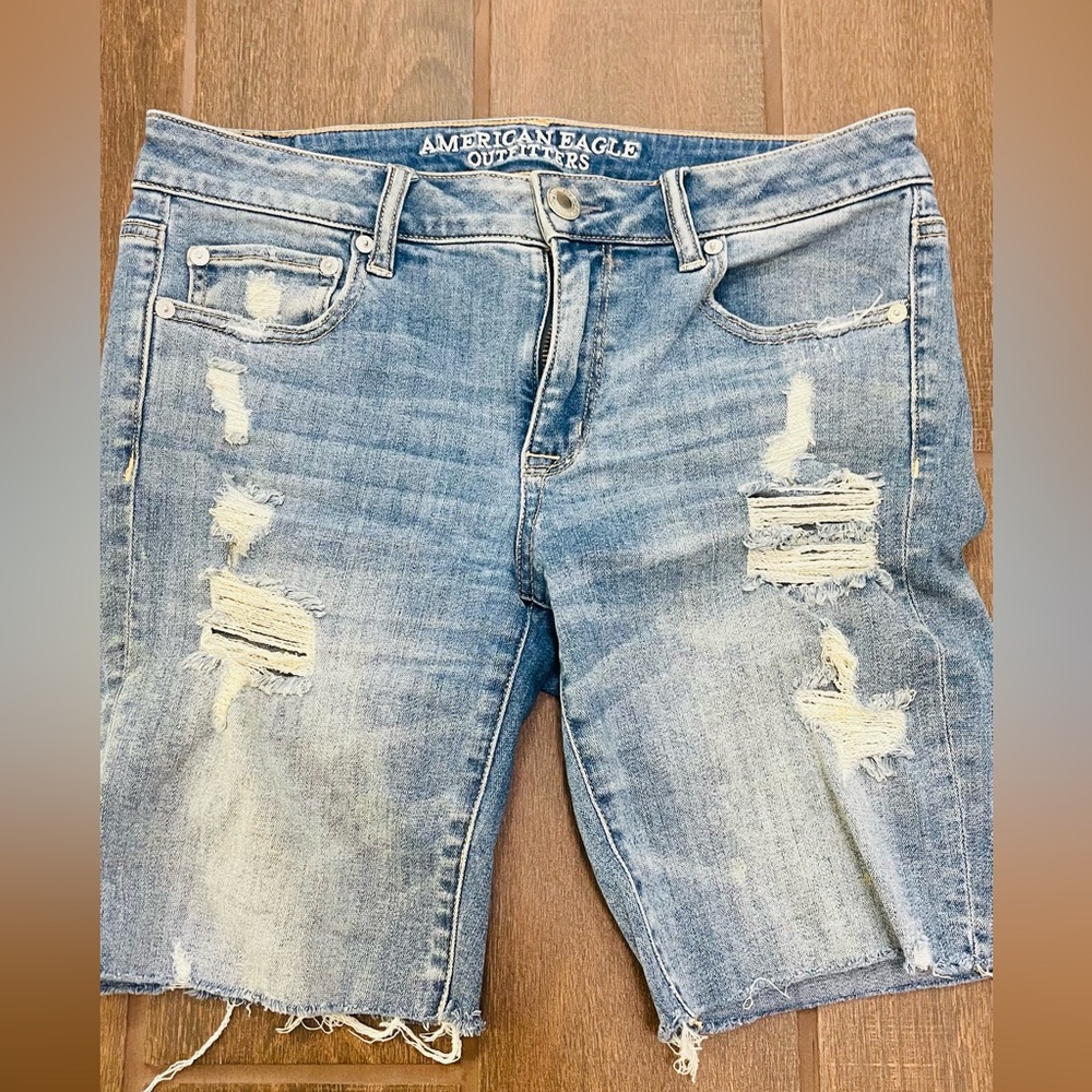 American eagle Bermuda Jean shorts size 10